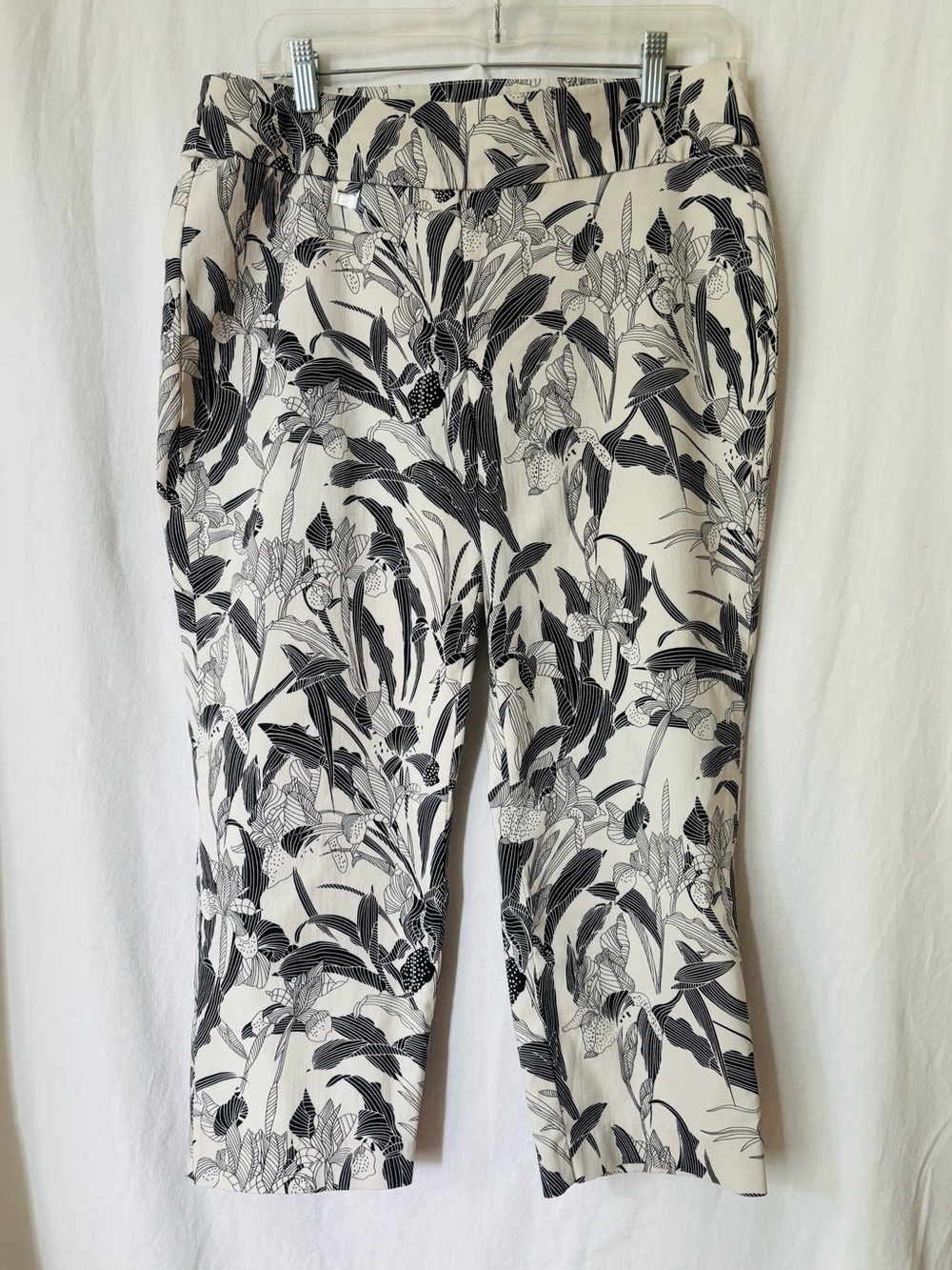 Floral Cropped Pants Black White Catherine Malandrino